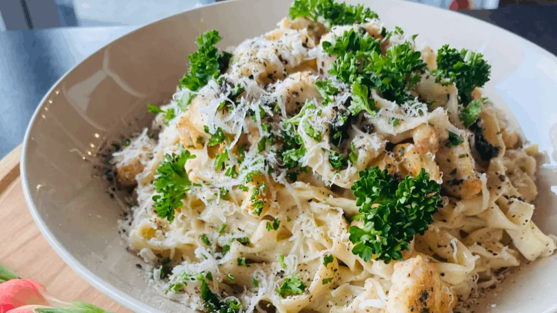 Tagliatelle z kurczakiem i sosem truflowym