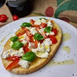 BRUSCHETTA z pomidorami i Mozzarellą