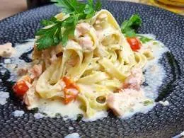 TAGLIATELLE SALMONE