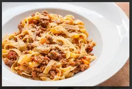 MAKARON TAGLIATELLE z sosem bolognese