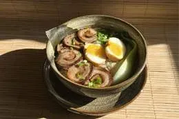 12. Ramen z wołowiną