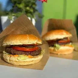 Burger wołowy z serem