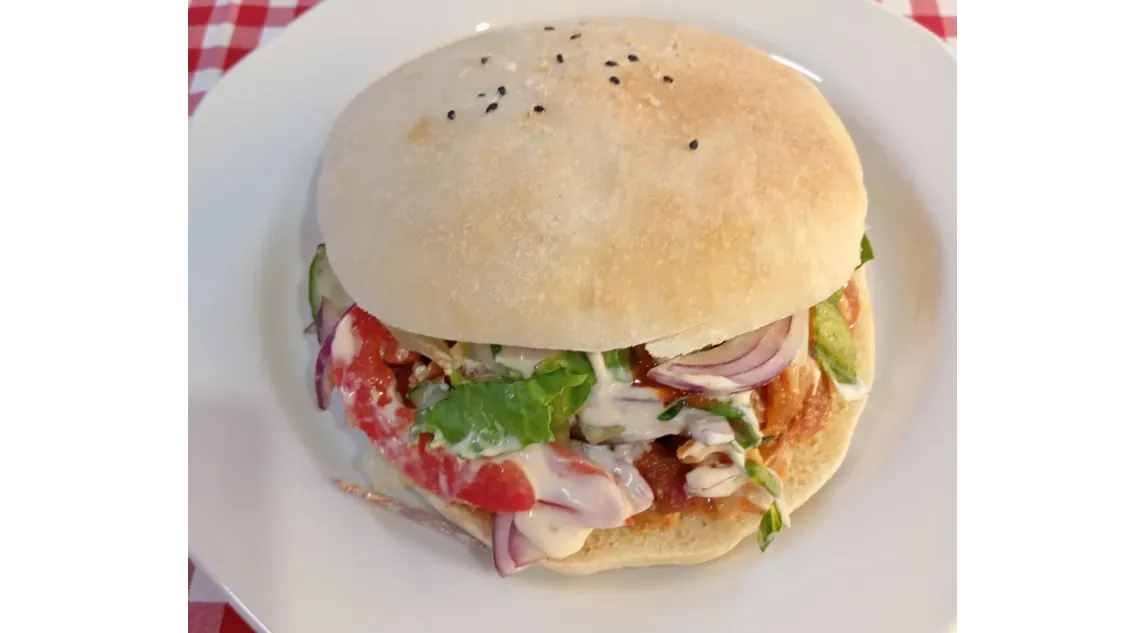 KEBAB KURCZAK W BUŁCE