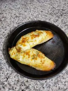 Cheese garlic bread