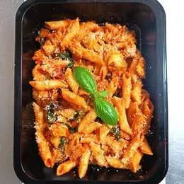 Penne Pasta + Kurczak (Penne Pasta + Chicken )