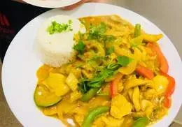 Kurczak curry w mleku kokosowym