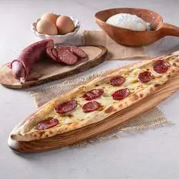 Sucuklu Pide