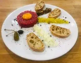 Tatar z polędwicy wołowej