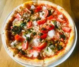 Pizza con pesto di basilico 32cm