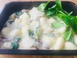 Gnocchi con gorgonzola e spinaci