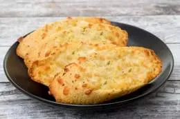 Pieczywo czosnkowe z mozzarellą