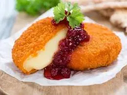 Camembert z żurawiną