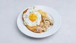 Kotlet schabowy z jajkiem sadzonym