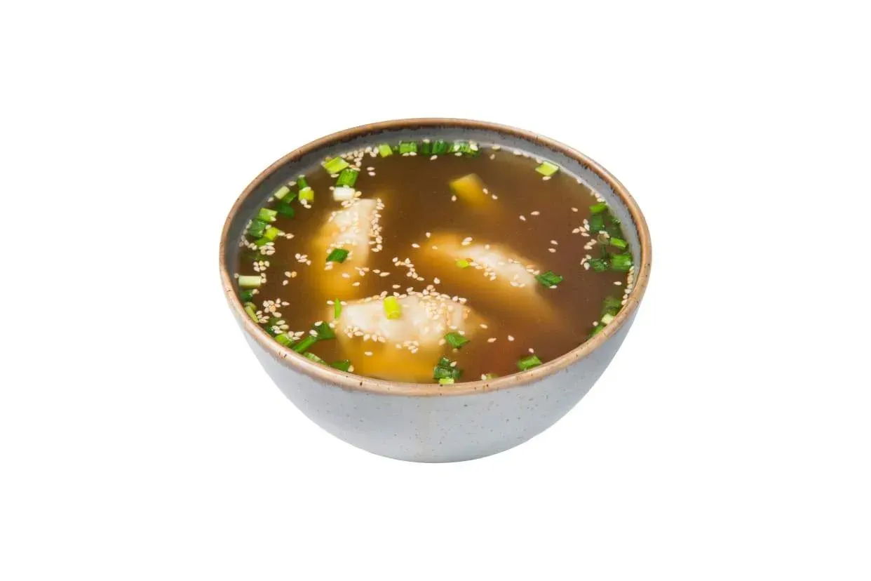 Zupa warzywna z pierożkami Won Ton