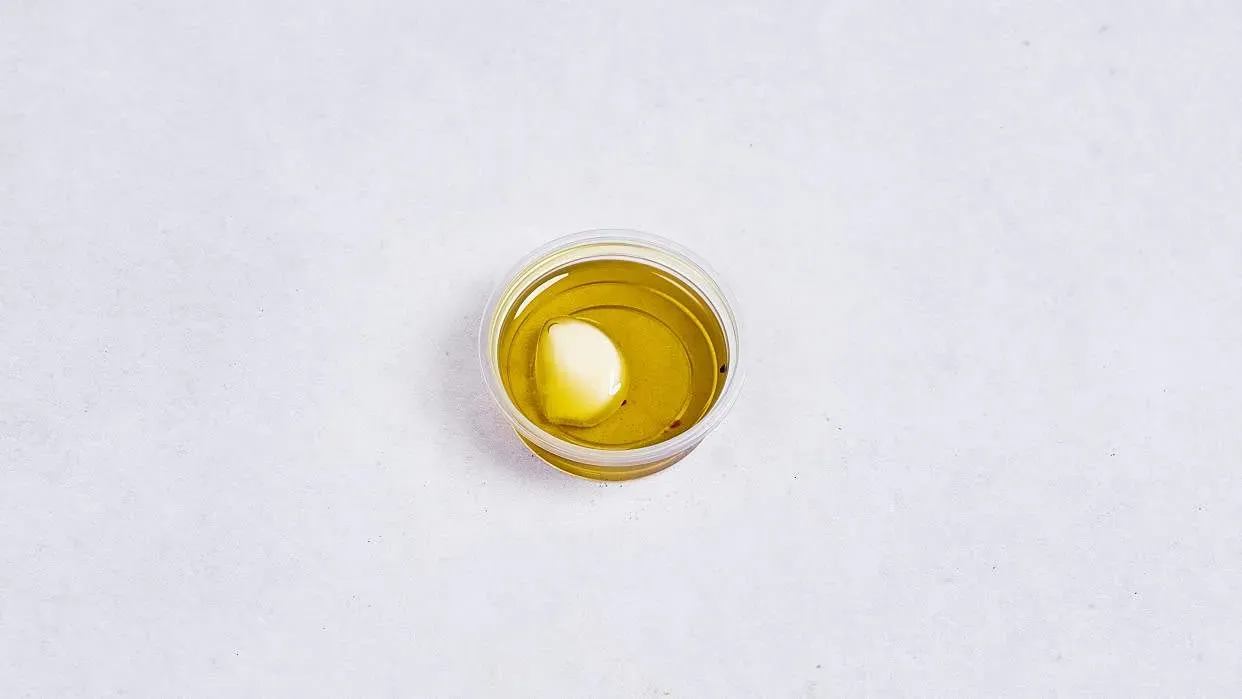 Oliwa czosnkowa