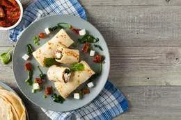 Naleśnik Grillowany kurczak, szpinak z serem feta, pomidor, ser