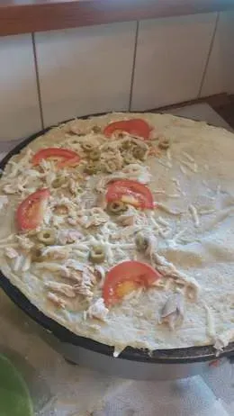 Naleśnik Grillowany kurczak, ser, pomidor, oliwki