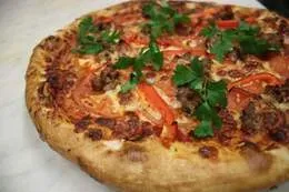 Pizza z szaszłykami kurczaka