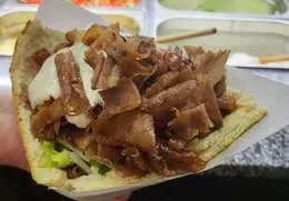 Giga kebab na grubym cieście