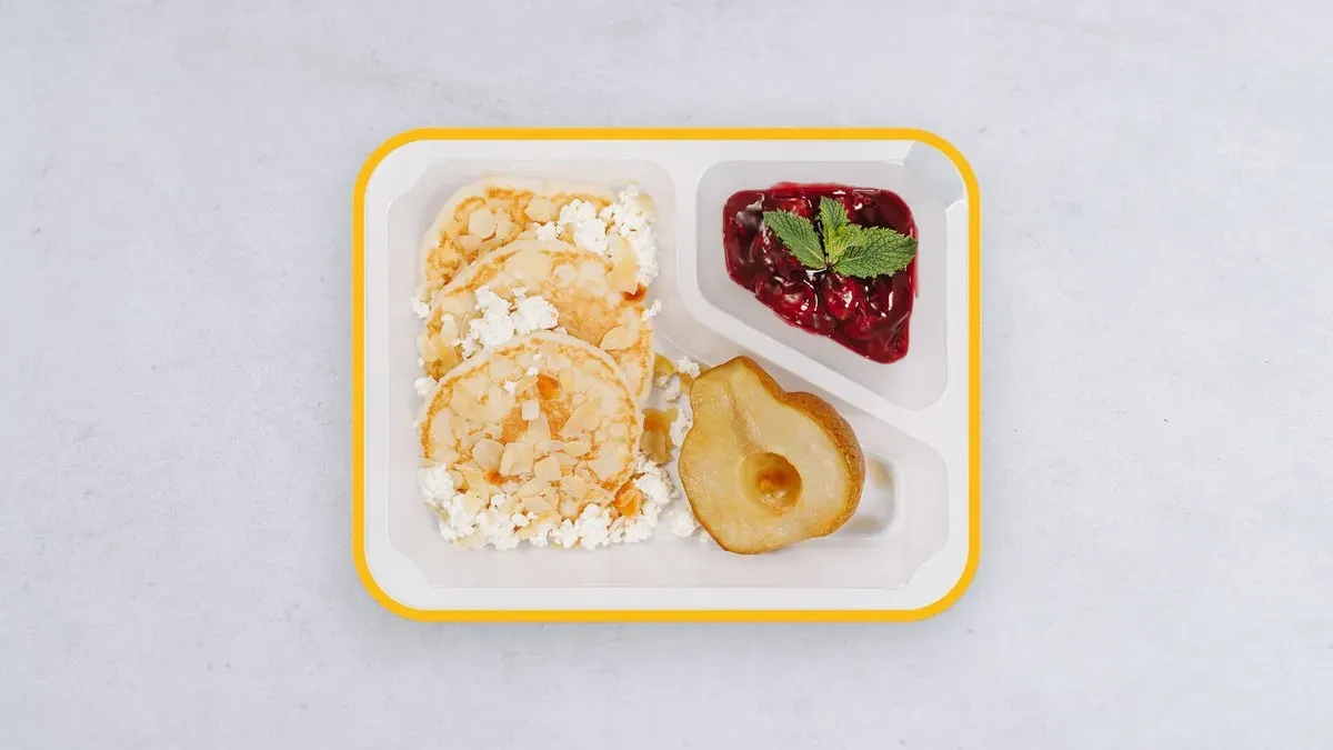 Pancakes z karmelizowaną gruszką 3 szt.