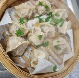 Pierogi z wieprzowiną i grzybami shitake