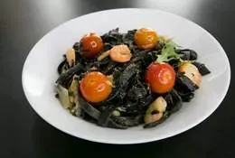 BLACK TAGLIOLINI Z KREWETKAMI 6szt