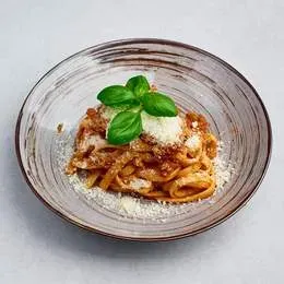 TAGLIATELLA CON SALSA BOLOGNESE