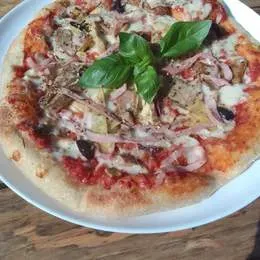 Pizza Capricciosa 30cm.