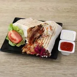 Kebab na cienkim cieście z kurczakiem
