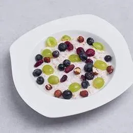 Owsianka na Mleku z Owocami i Orzechami