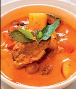 Czerwone curry z wołowiną
