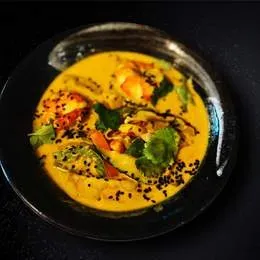 Curry z Krewetkami Tygrysimi