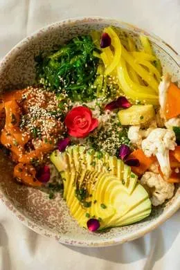 SAKE Bowl z łososiem  (500 gr)