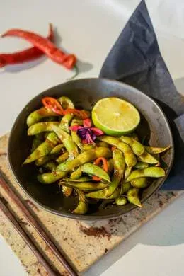 Fasolka Edamame w wersji z chilli (danie wegańskie)