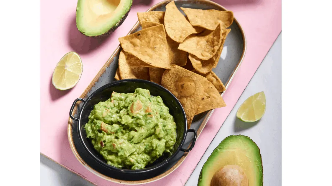 Domowe guacamole z nachos R