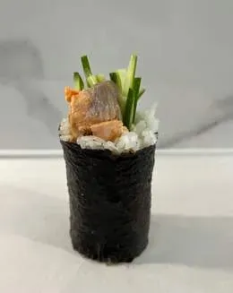 Pieczony łosoś teriyaki z ogórkiem
