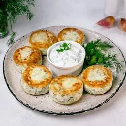 Placki twarogowe na słono z czosnkiem i ziolami - 4 szt (200 g)
