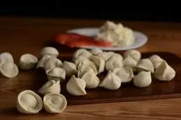 Pielmieni z łososiem i serem - 15 szt (230 g)