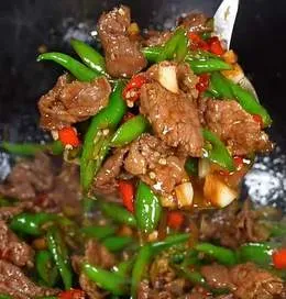 Wołowina z papryką na ostro 尖椒牛肉