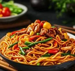 Makaron Smażony z wołowiną 牛肉炒面