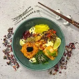 Chirashi tatar z łososia i tuńczyka