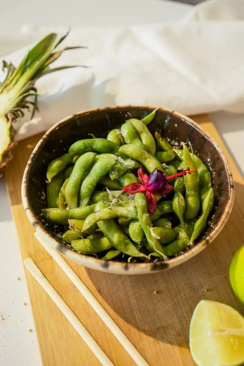 Fasolka Edamame w wersji słonej (danie wegańskie)