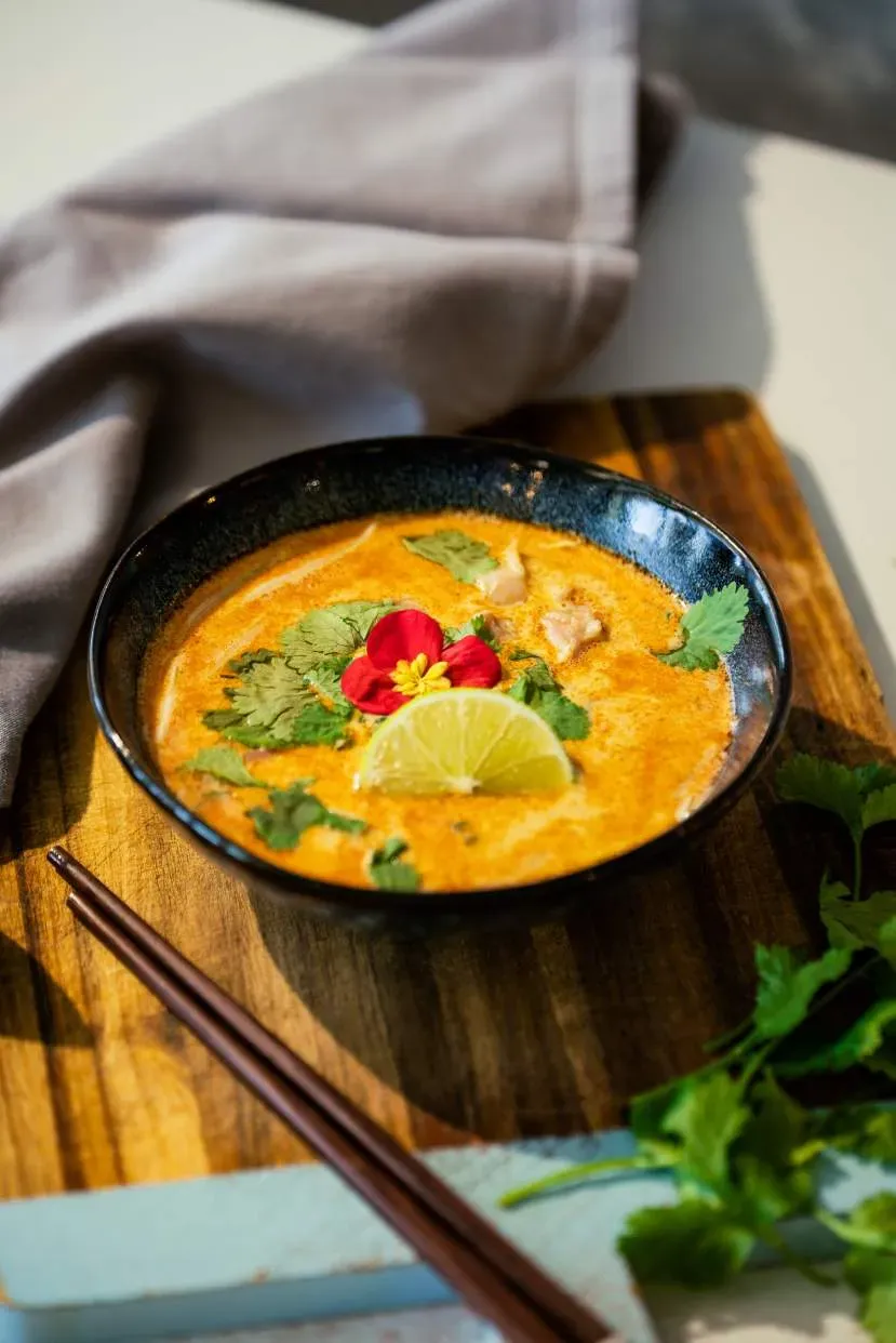 Tomkha z kurczakiem