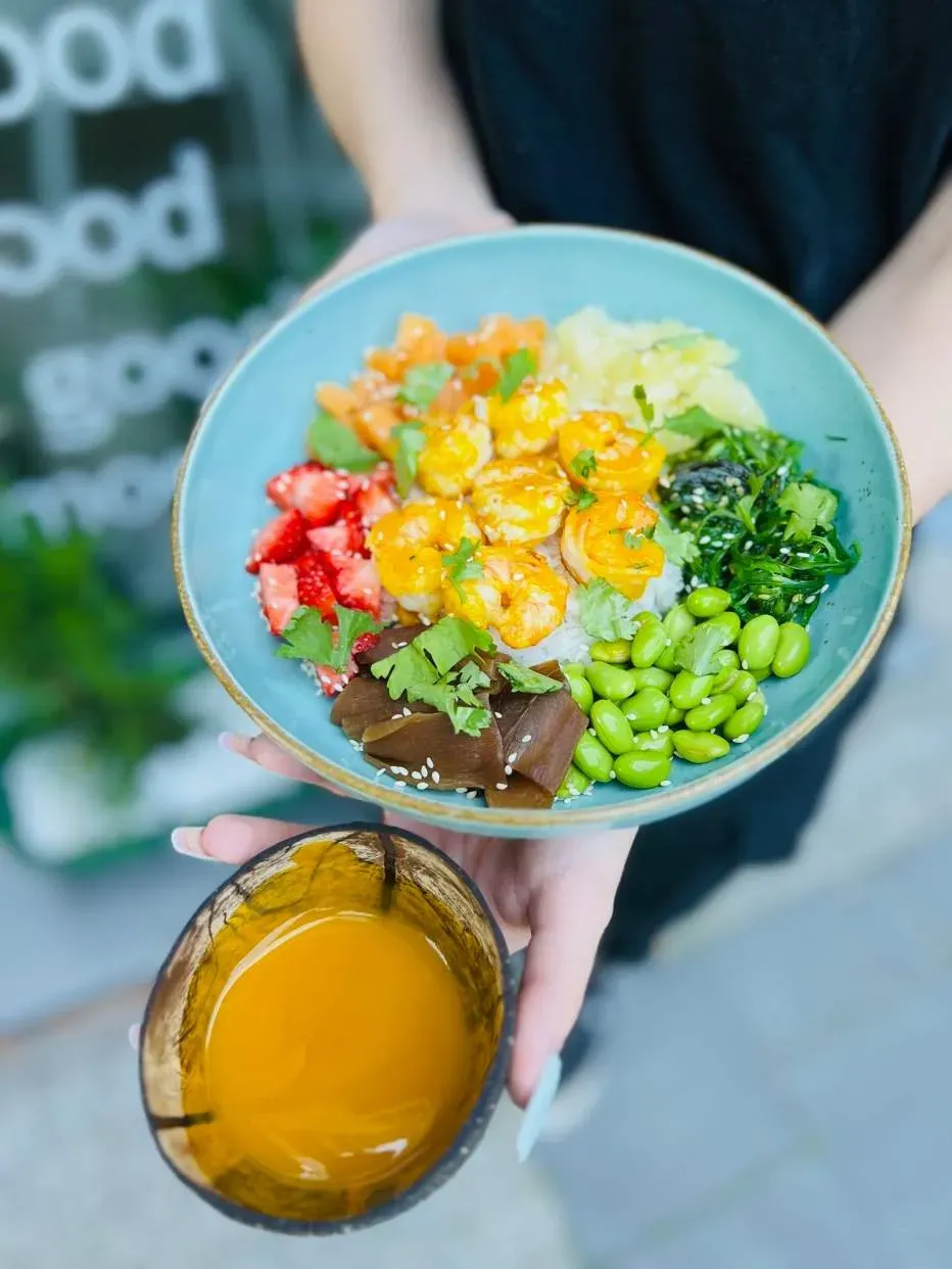 Summer Bowl - letnia miseczka mocy z krewetkami w chilli mango L
