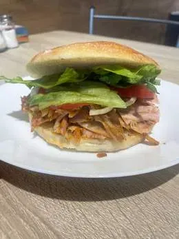 Kebab z kurczakiem w bułce
