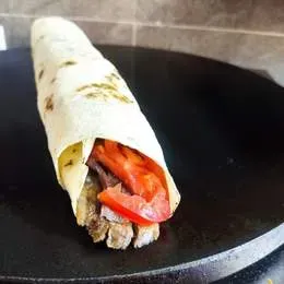 Kebab z baraniną lawasz