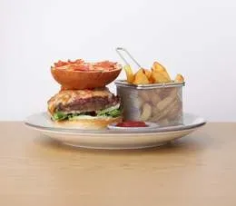 Burger Pizza  z frytkami mały