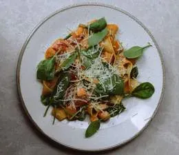 Pasta  z łososiem i szpinakiem