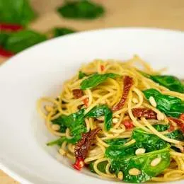 Spaghetti con spinaci
