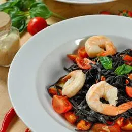Tagiolini neri con gamberi